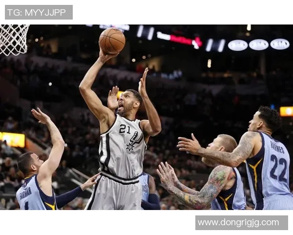 灰熊与马刺季后赛激战正酣直播全程回顾与精彩瞬间分析