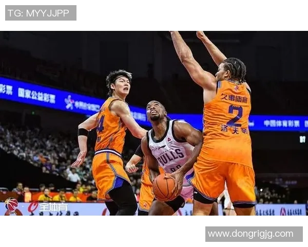 王哲林的篮球之路:从青涩少年到CBA明星的成长历程与心路历程 王哲林的篮球之路:从青涩少年到CBA明星的成长历程与心路历程